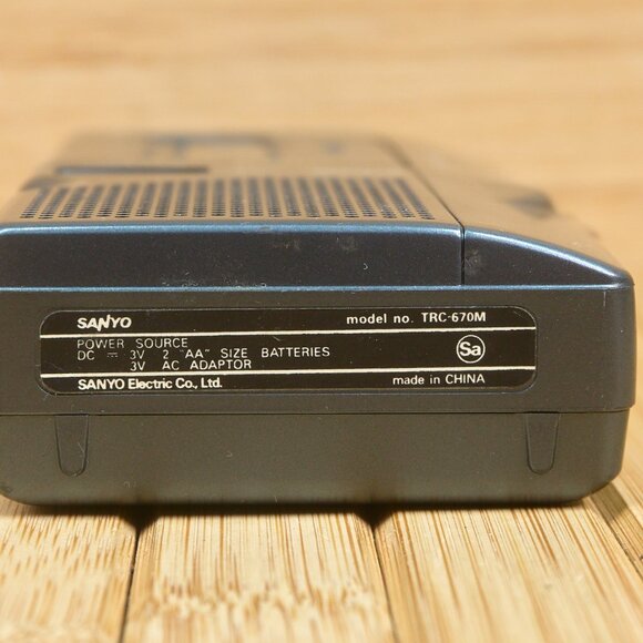 Vintage SANYO TRC-670m Talk Book Micro Cassette Voice Recorder, with Microphones - Picture 9 of 10